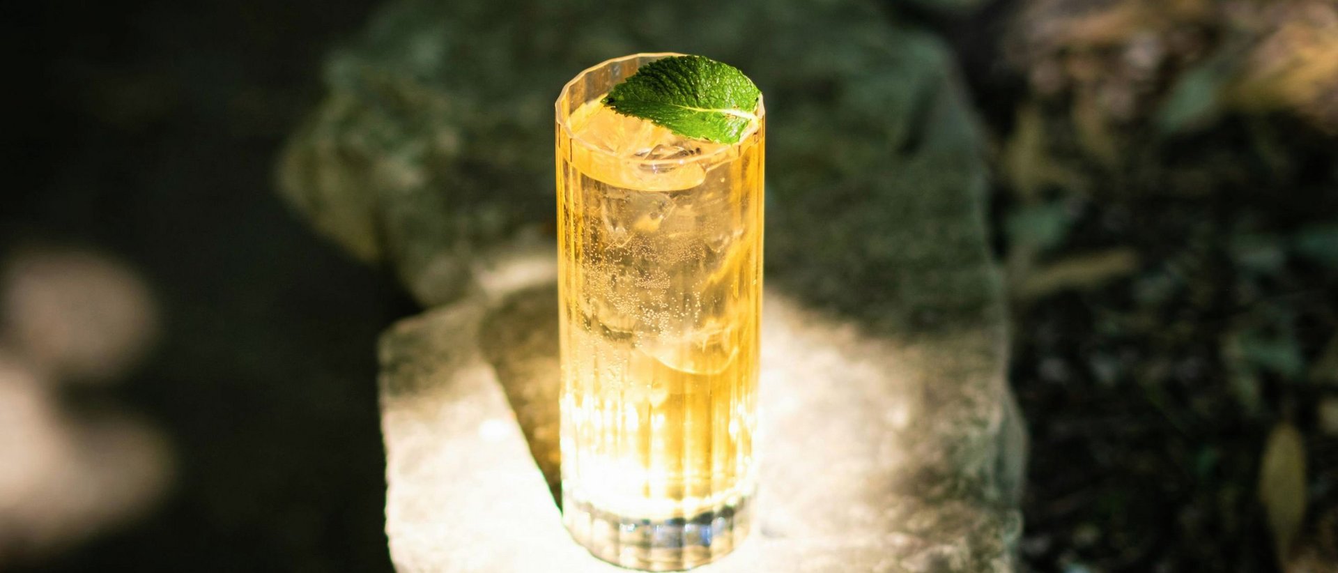 Sommerliche Kräuterlimonade mit Almdudler-Flair – ein Stück Österreichurlaub für zu Hause Sommerliche Kräuterlimonade mit Almdudler-Flair – ein Stück Österreichurlaub für zu Hause